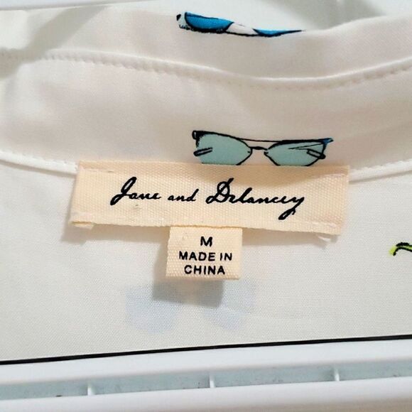 Jane and Delancey womans medium sunglasses shirt, size medium - Picture 2 of 5